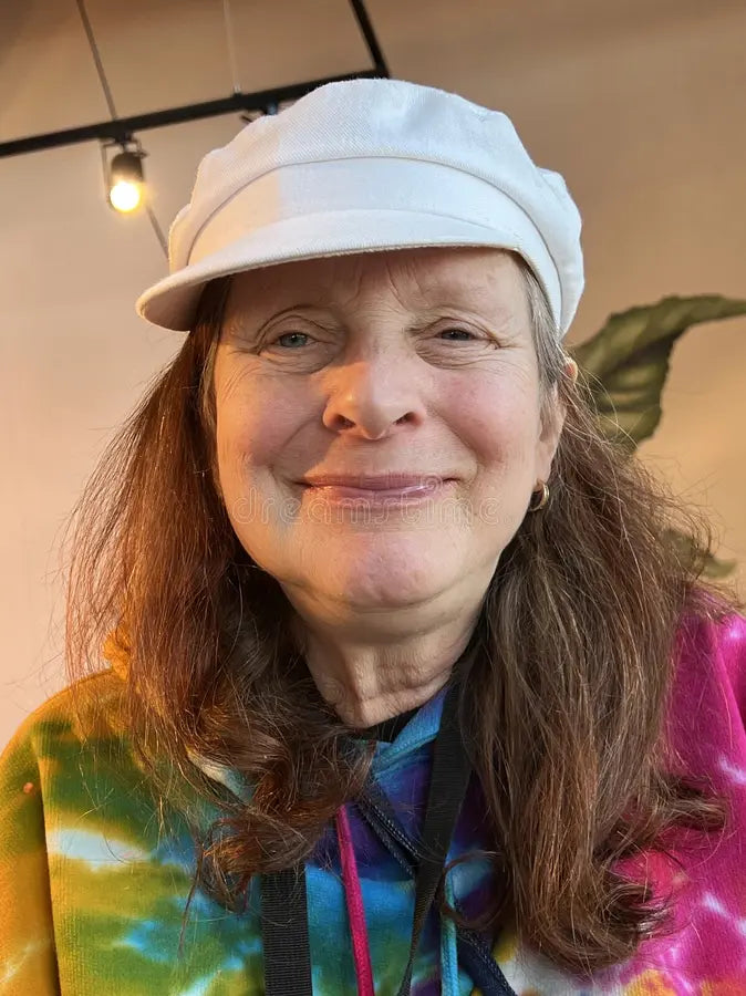 files/portrait-d-une-femme-de-ans-agee-portant-casquette-blanche-262293655-_2.jpg